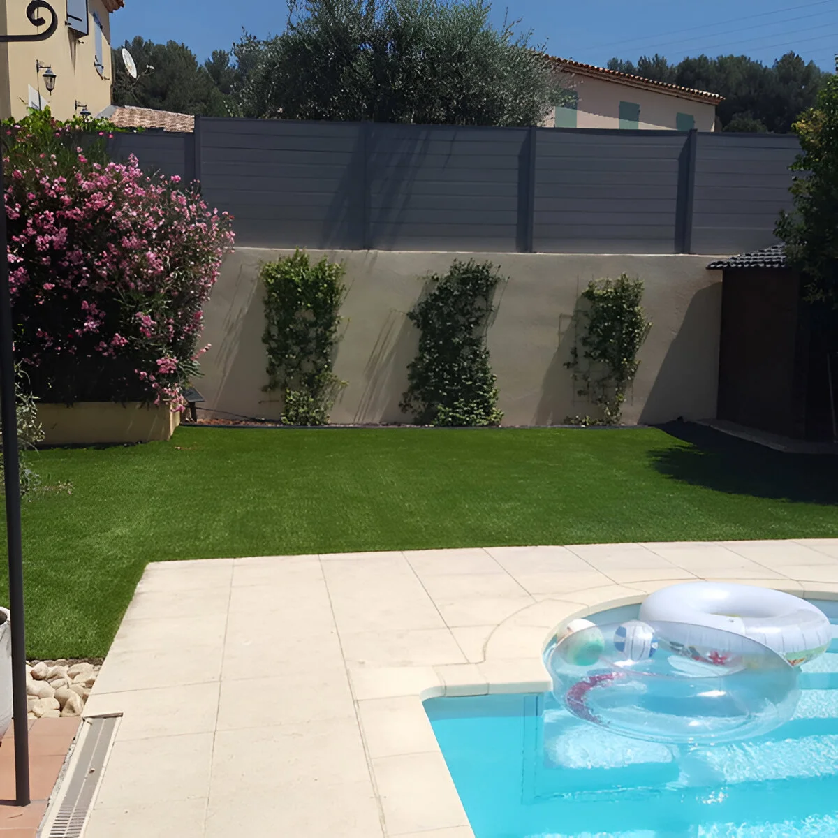 Les Jardins Des Merles Pose De Gazon Synthetique Marseille Terrasse